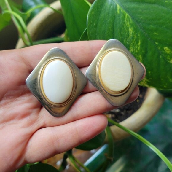 Vintage Modernist Chunky Stud Earrings - Picture 11 of 12